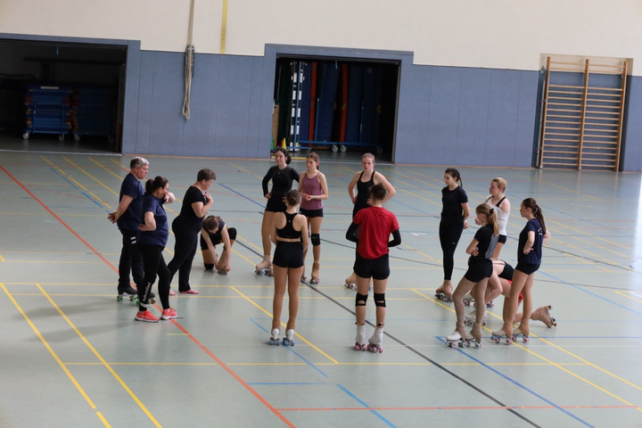 Korrekturen zwischen den Übungen in der Halle