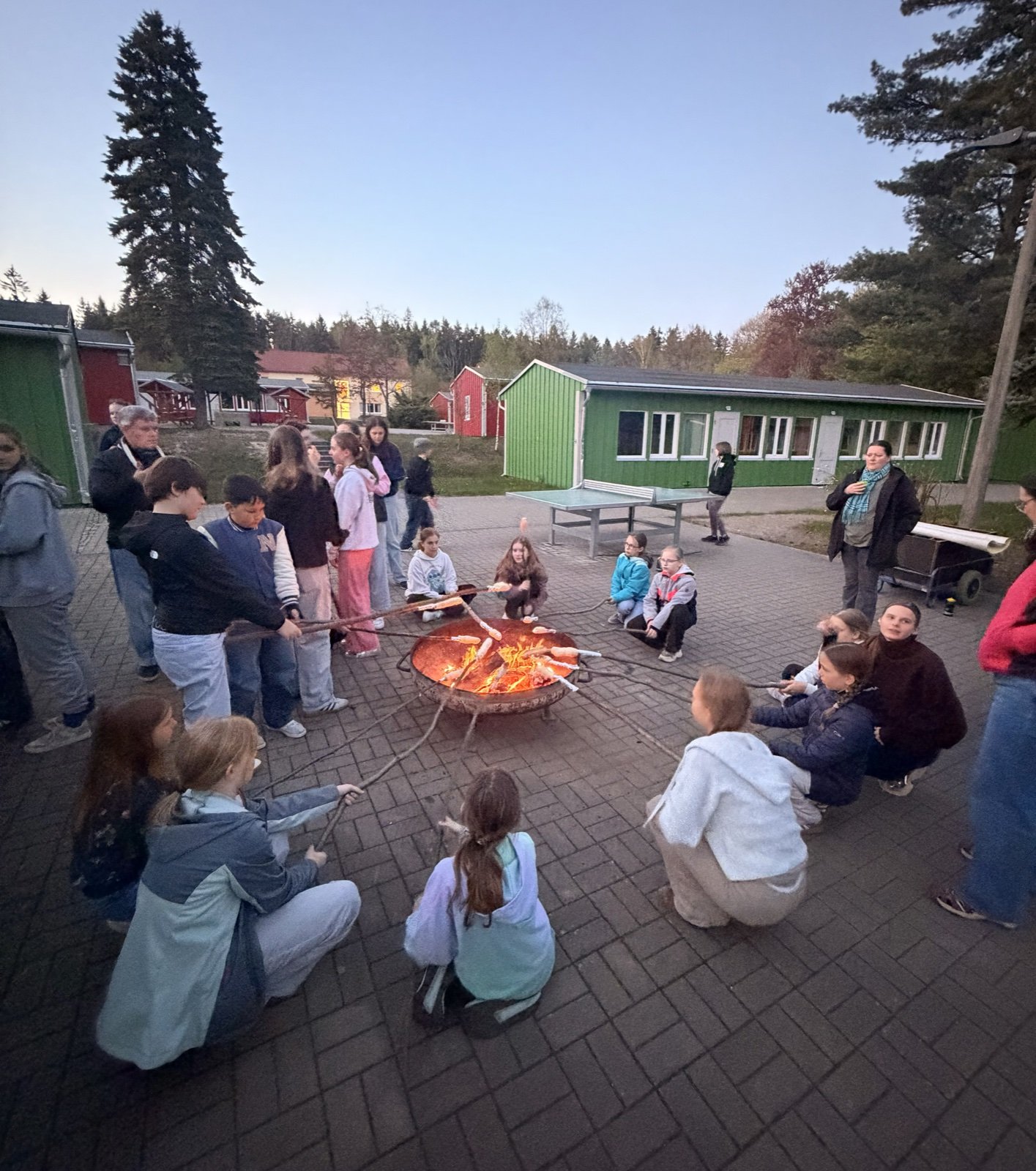 Knüppelbrot am Schalenfeuer am Abend des 1. Mai im KIEZ Querxenland